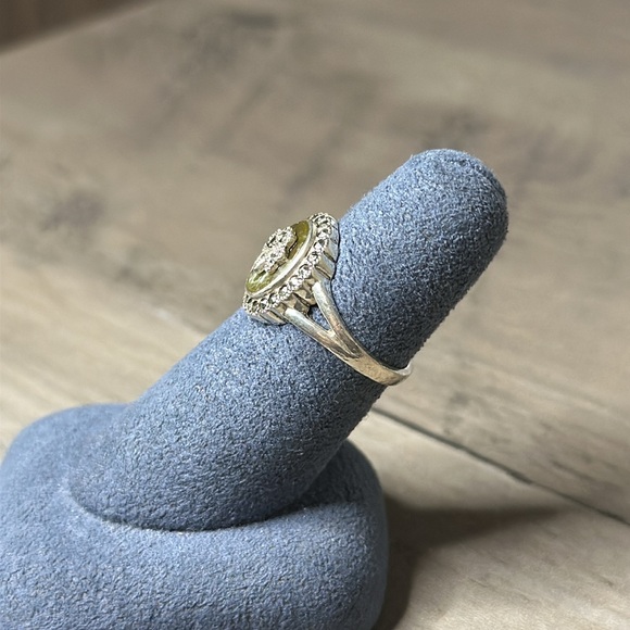 Shamrock Ring - Picture 2 of 4